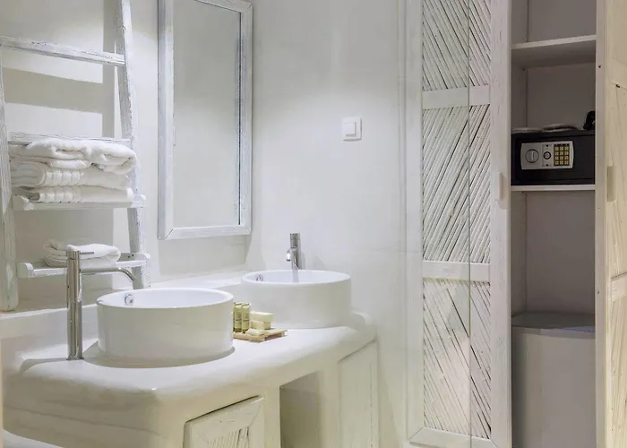 Three Shades Mykonos מלון 4*