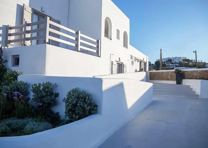 מלון Three Shades Mykonos 4*