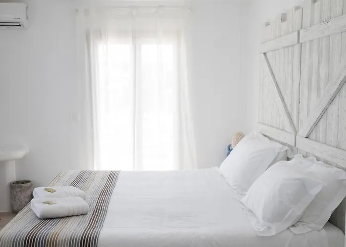 Three Shades Mykonos Hotell 4*